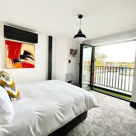 Duplex Harbourside Centre Bristol
