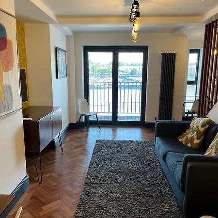 Duplex Harbourside Centre Bristol
