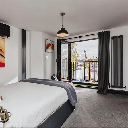 Duplex Harbourside Centre