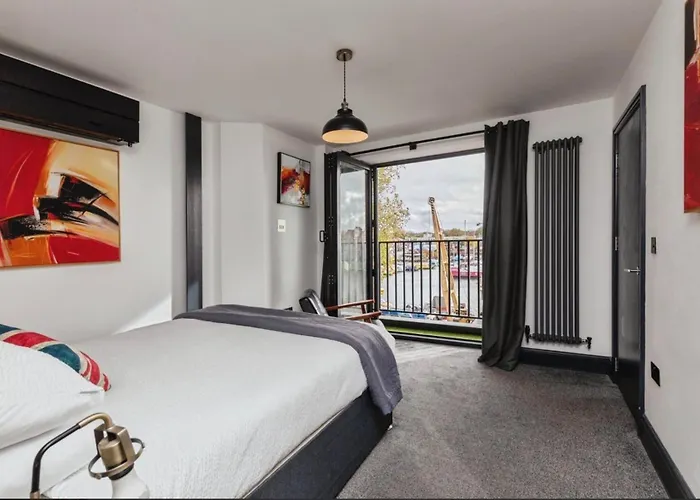 Duplex Harbourside Centre